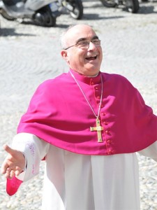 mons-diego-coletti-che-ride